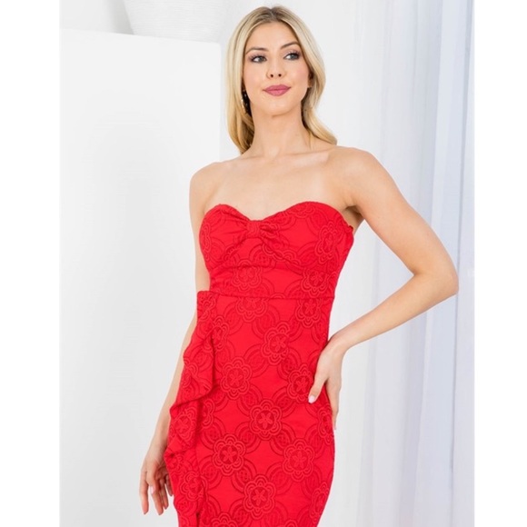 Gorgeous Strapless Red Lace Floor Length Trumpet Gown - Picture 4 of 16